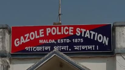 তৃণমূলের প্রাক্তন পঞ্চায়েত সদস্যের রহস্যমৃত্যু, বাড়িতে মিলল ঝুলন্ত দেহ, চাঞ্চল্য মালদহে