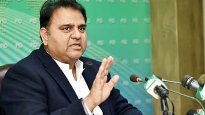 పుల్వామా దాడి : నాలుక మడతపెట్టిన పాకిస్తాన్ మంత్రి