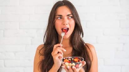 പ്രതിരോധശേഷി കൂട്ടാന് ഈ അഞ്ച് പഴങ്ങള് ഡയറ്റില് ഉള്പ്പെടുത്താം...