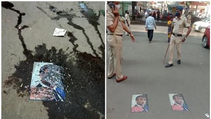 മുംബൈയിൽ റോഡിൽ ഫ്രഞ്ച് പ്രസിഡണ്ട് മാക്രോണിന്റെ ചിത്രം പതിപ്പിച്ചു, ചവിട്ടിനശിപ്പിച്ചു; ഉടൻ നീക്കംചെയ്ത് പൊലീസ്