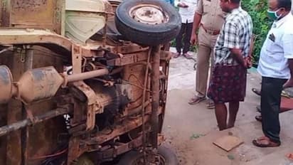 திருமணம் முடிந்து திரும்பிய போது கோர விபத்து... 7 பேர் ரத்த வெள்ளத்தில் உடல்நசுங்கி உயிரிழப்பு..!