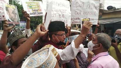 ফ্রান্সের প্রেসিডেন্টের বিরুদ্ধে মুসলিমদের বিক্ষোভ কলকাতায়, কনসুলেটের আগেই আটকাল পুলিশ