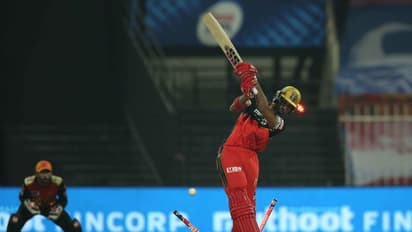 ജീവന്മരണപ്പോരില് ബാംഗ്ലൂരിനെ എറിഞ്ഞൊതുക്കി ഹൈദരാബാദ്