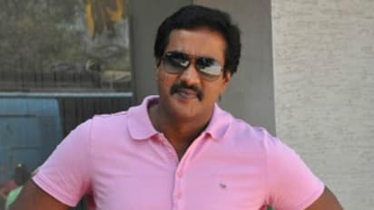 క్షురకుడి పాత్రలో సునీల్, బండ్ల గణేష్ తప్పుకున్నాడా?