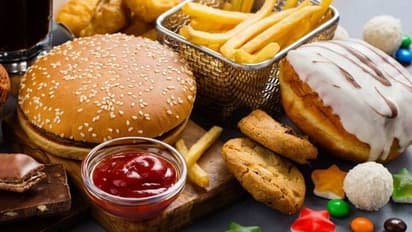 పిజ్జా, బర్గర్ తినాలనే కోరికను ఆపుకునేదెలా..?