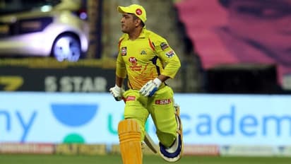 ഐപിഎല്‍ താരലേലത്തില്‍ ചെന്നൈ ധോണിയെ കൈവിട്ട് തിരിച്ചുപിടിക്കണമെന്ന് ആകാശ് ചോപ്ര