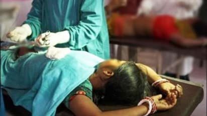 సిజేరియన్ చేసి కడుపులో టవల్ వదిలేసిన డాక్టర్లు.. కడుపునొప్పి రావడంతో...