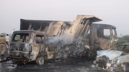 சினிமாவை மிஞ்சிய சேஸிங்... இறுதியில் 4 பேர் துடிதுடித்து உடல் கருகி காரில் உயிரிழந்த பரிதாபம்..!