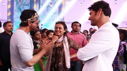 మహేష్ బాబుతో కలిసి సినిమా చూస్తానన్న షారుఖ్ ఖాన్..  సూపర్ స్టార్ కు థ్యాంక్స్ చెప్పిన  బాద్ షా