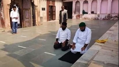 মথুরায় হিন্দু মন্দিরে ঢুকে নামাজ পাঠ, চার ব্যক্তির বিরুদ্ধে মামলা করল উত্তরপ্রদেশ পুলিশ