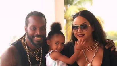 বউকে রানীর মত রাখেন 'ইউনিভার্স বস', দেখুন গেইলের স্ত্রী নতাসার হট অ্যান্ড সেক্সি ছবির অ্যালবাম