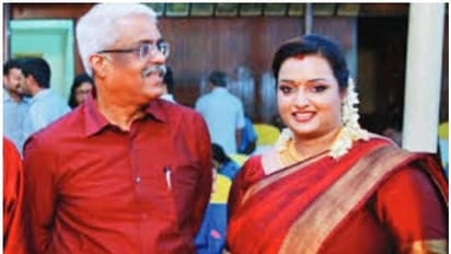 ശിവശങ്കറിന് സമ്മാനമായി ഫോൺ നൽകി; സ്വപ്നയുടെ മൊഴി പുറത്ത്