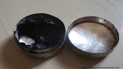 చిన్నారి ప్రాణం తీసిన కాటుక డబ్బా మూత..