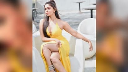 ঋতাভরীর হটনেসে এবার কাবু মেয়েরাও, প্রেম নিবেদেন করে বসল মহিলা ভক্ত