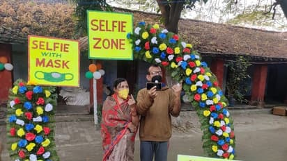 जज्बाः देखें बिहार चुनाव की दिल खुश कर देने वाली 15 तस्वीरें