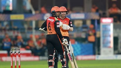 ওয়ার্নার-ঋদ্ধির ব্যাটে স্বপ্ন শেষ কেকেআরের,মুম্বইকে ১০ উইকেটে হারিয়ে প্লে অফে সানরাইজার্স