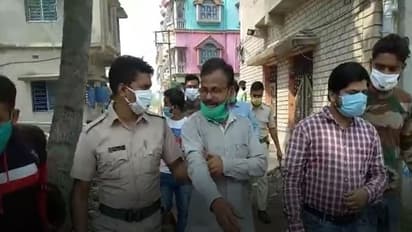 করোনা বিধি শিকেয়, গা ঘেঁষাঘেঁষি করে চলছে পড়ুয়াদের ক্লাস, বেসরকারি শিক্ষা প্রতিষ্ঠান থেকে আটক ৫