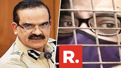 Mumbai Police arrests journalist Arnab Goswami