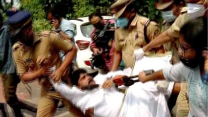 വയനാട് ഏറ്റുമുട്ടൽ; മാവോയിസ്റ്റിന്റെ മൃതദേഹം കാണാനെത്തിയ ഡിസിസി സംഘത്തെ പൊലീസ് തടഞ്ഞു