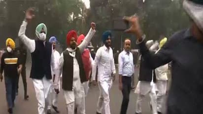 കർഷക പ്രതിസന്ധി ധരിപ്പിക്കാൻ രാഷ്ട്രപതി അനുമതി നിഷേധിച്ചു; പ്രതിഷേധവുമായി പഞ്ചാബ് മുഖ്യമന്ത്രിയും എംഎല്എമാരും