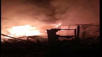 হাওড়ায় আগুনে ভস্মীভূত বাড়ি, আগুন নেভাতে গিয়ে জখম ১