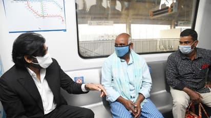 హైదరాబాదు మెట్రోలో పవన్ కల్యాణ్ ముచ్చట్లు : ఎవరీ రైతు?