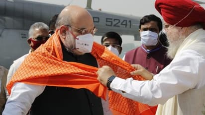 বিরশা মুন্ডার মুর্তিতে মালা পরিয়ে রবীন্দ্রভবনে অমিত শাহ, ফুলে-ফুলে ভরে গেছে পুরো বাঁকুড়া