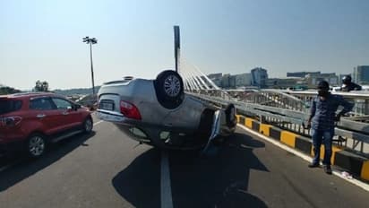 దుర్గం చెరువు కేబుల్ బ్రిడ్జిపై ఘోర కారు ప్రమాదం