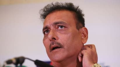 ரோஹித் ஷர்மாக்கு என்ன ஆச்சு எல்லாம் எனக்கு தெரியாது போய் BCCI கேளுங்க பொறுப்பில்லாமல் உளறிய ரவி சாஸ்திரி..!