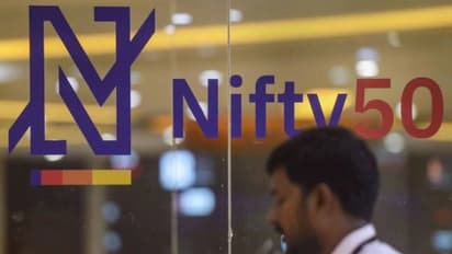 Stock Market Today : യുദ്ധഭീതിയുടെ പിടിയിൽ അകപ്പെട്ട് നിക്ഷേപകർ: അഞ്ചാം ദിവസവും ഓഹരി സൂചികകൾ ഇടിഞ്ഞു