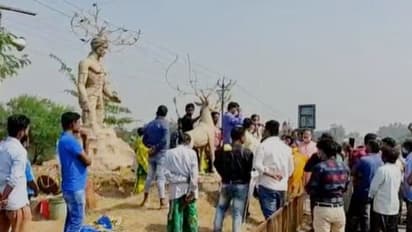 'ভুল মূর্তি'তে মাল্যদান অমিত শাহের, বিরসা মুন্ডাকে অপমানের অভিযোগে বিক্ষোভ বাঁকুড়ায়