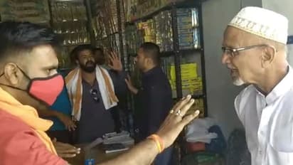 ദൈവങ്ങളുടെ പേരുള്ള പടക്കം വില്പ്പനയ്ക്ക്, കട കത്തിക്കുമെന്ന് മുസ്ലീം കച്ചവടക്കാര്ക്ക് നേരെ ഭീഷണി