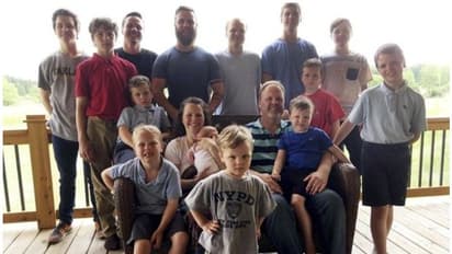 14 ആൺകുട്ടികൾക്ക് ശേഷം ഒരു പെൺകുഞ്ഞ് ജനിച്ച സന്തോഷത്തിൽ ദമ്പതികൾ