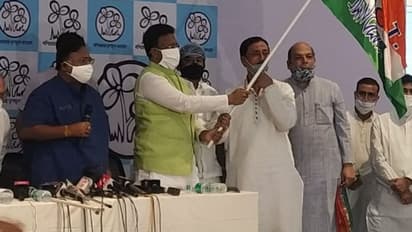 একুশের বিধানসভা ভোটের আগে ফের কংগ্রেসে ভাঙন, তৃণমূলে যোগ দিলেন বাদুড়িয়ার বিধায়ক