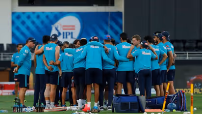দলগত পারফরমেন্সে হায়দরাবাদকে মাত, ফাইনালে মুম্বইয়ের সামনে প্রথমবার দিল্লি