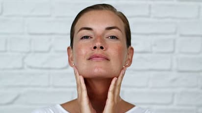 Acne: മുഖക്കുരു തടയാന്‍ ഭക്ഷണത്തില്‍ ശ്രദ്ധിക്കേണ്ട കാര്യങ്ങള്‍...