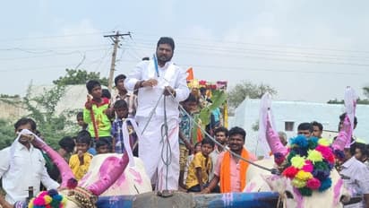 ಕೊಪ್ಪಳ: ಎತ್ತಿ​ನ​ಬಂಡಿ ಓಡಿಸಿ ಗಮ​ನ​ಸೆ​ಳೆದ ಶಾಸಕ ದಡೇ​ಸೂ​ಗು​ರು