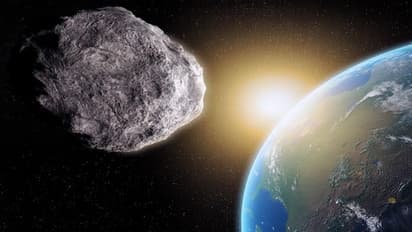 আজই কি পৃথিবীর শেষদিন, রাতের মধ্যে আছড়ে পড়তে চলেছে স্টেডিয়ামের সমান বিশাল গ্রহাণু