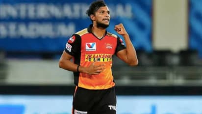 தமிழ்நாட்டு யார்க்கர் மன்னன் நடராஜனுக்கு பெஸ்ட் லெவனில் இடம்