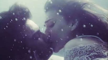 ২২ ঘন্টা জার্নি করে, ৩ টে ফ্লাইট পাল্টে কেন দীপিকা ছুঁটে ছিলেন সুশান্তের ছবিতে আইটেম ডান্স করতে