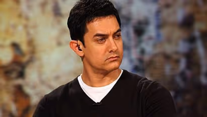 মুখে মাস্ক কই, শহরের বুকে আমিরের ক্রিকেট, ভিডিও ভাইরাল হতেই প্রশ্ন নেটদুনিয়ার