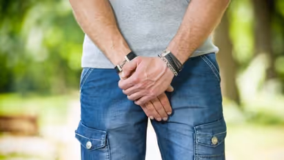 OMG! नींद में शख्स ने काटा अपना प्राइवेट पार्ट, हॉस्पिटल में आंख खुली तो रह गया दंग