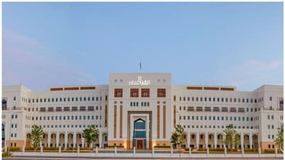 പ്രവാസികള്ക്ക് വീണ്ടും തിരിച്ചടി; ഇരുനൂറിലേറെ തസ്തികകളില് സ്വദേശിവത്കരണം