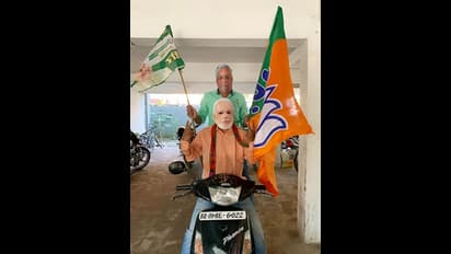 बिहार चुनाव परिणाम आने के बाद देखिए    कहीं खुशी-कहीं गम की कुछ रोचक तस्वीरें