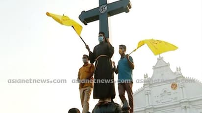 കോതമംഗലം പള്ളിക്ക് മുമ്പിൽ നിരാഹാര സമരവുമായി യാക്കോബായ വിഭാഗം; പള്ളി വിട്ടുകൊടുക്കില്ലെന്ന് ഇടവക വികാരി