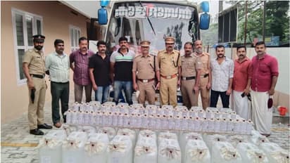 ശിങ്കാരി മേളത്തിന്റെ പേരില് സ്പിരിറ്റ് കടത്ത്; മിനി ബസില് നിന്നും 20 ലക്ഷം രൂപയുടെ സ്പിരിറ്റ് പിടികൂടി