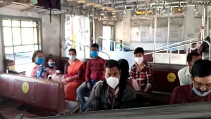 সামাজিক দূরত্ব বিধি মেনে রাজ্যে চাকা গড়াল লোকাল ট্রেন, সাড়ে ৭ মাস পর পরিষেবা পেয়ে খুশি যাত্রীরা