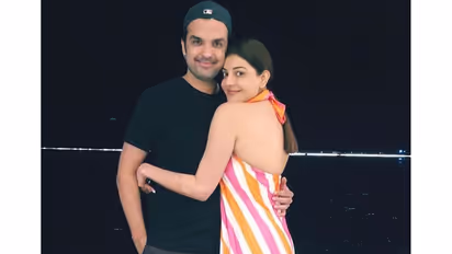 জলের তলায় বরের সঙ্গে ঘনিষ্ঠতায় মজে কাজল, আন্ডারওয়াটারেই পারদ চড়ালেন নায়িকা