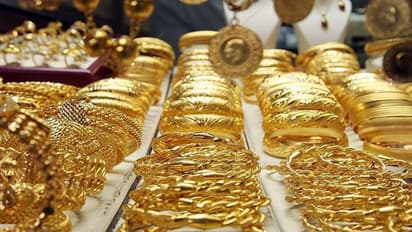 Gold Rate Today : ഇന്നലെ കൂടിയതിന്റെ ഇരട്ടി ഇന്ന് കുറഞ്ഞു; സ്വർണം വാങ്ങാൻ തയ്യാറായിക്കോളൂ