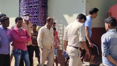 রাতে রোগী না দেখার 'মাশুল', হাতুড়ে চিকিৎসকের বাড়িতে বোমাবাজি দুষ্কৃতীদের